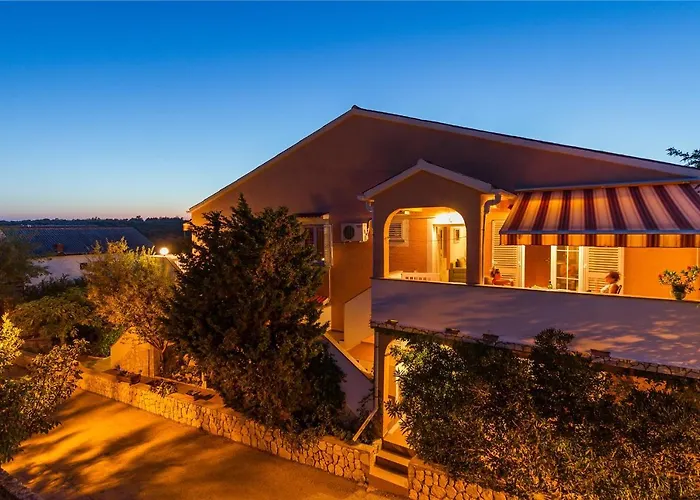 By The Sea Simuni, Pag - 4083 コラン