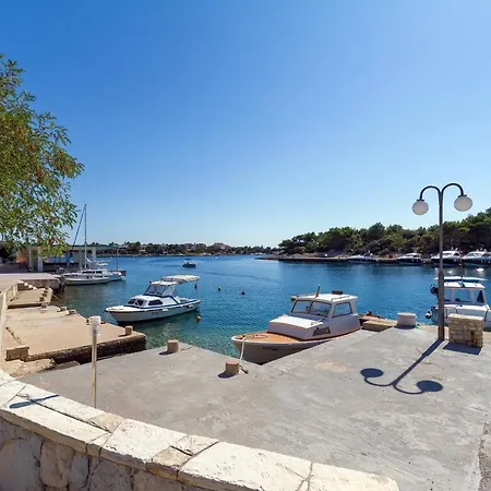 Apartment By The Sea Simuni, Pag - 4083 Kolan