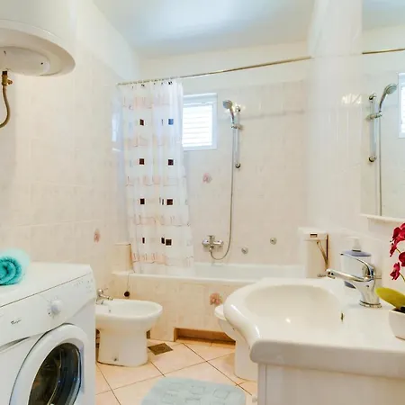 By The Sea Simuni, Pag - 4083 *